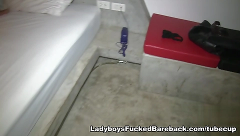Mas laydowning a massage with anal fuck