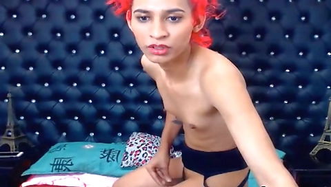 Teeny fucks her boyfriend's pussy